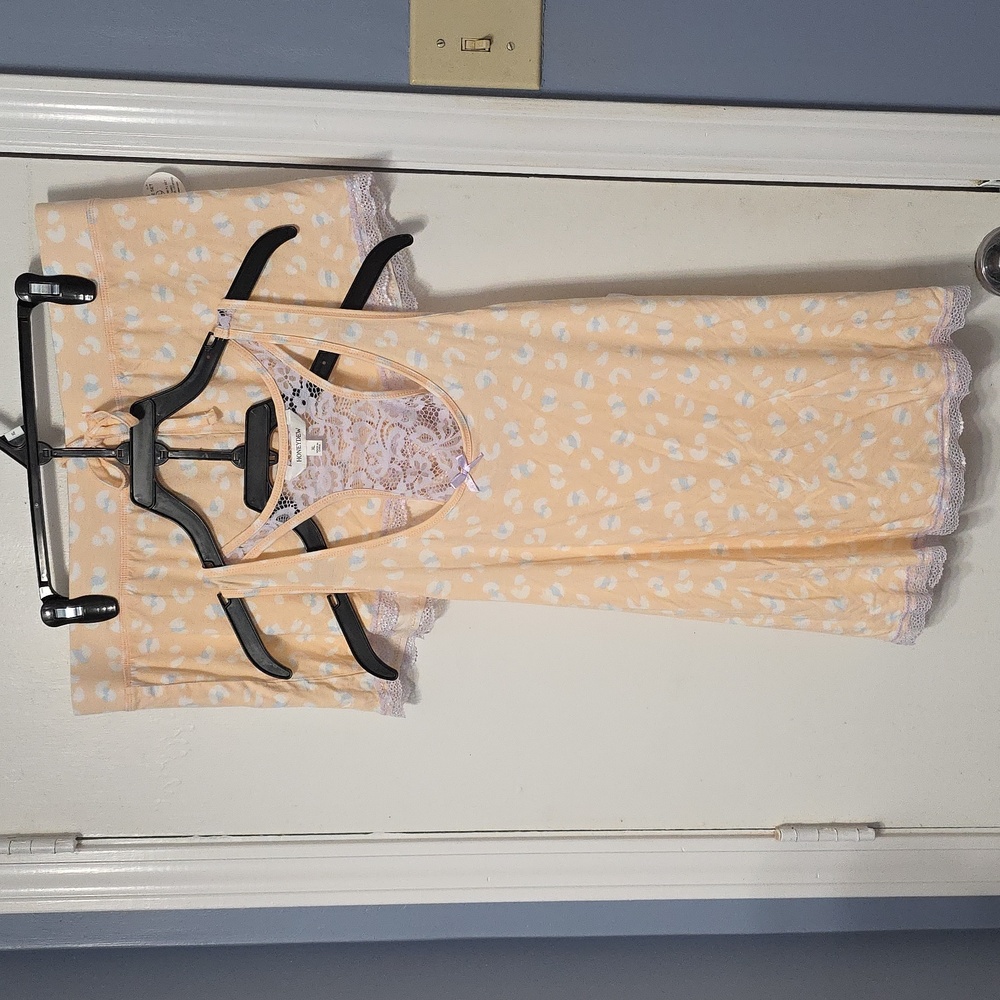 Honeydew Intimates Peach and White Lace Top